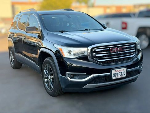 Used 2017 GMC Acadia SLT FWD image 2