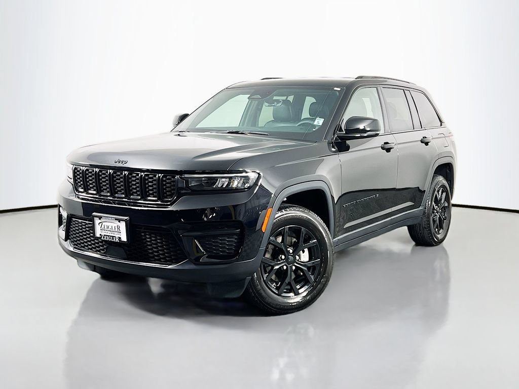 Used 2025 Jeep Grand Cherokee Altitude AWD/4WD image 2