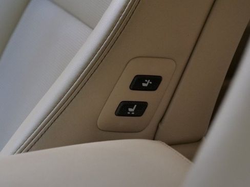 Used 2016 Lexus LS 460 w/ Comfort Package RWD image 30