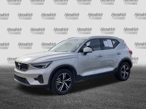 Used 2025 Volvo XC40 B5 Core image 5