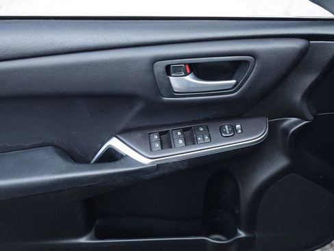 Used 2017 Toyota Camry SE image 22