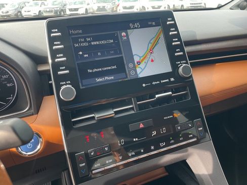 Used 2022 Toyota Avalon Limited image 17