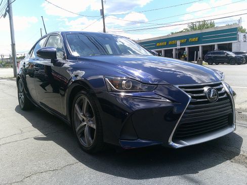 Used 2018 Lexus IS 300 AWD w/ Comfort Package image 7