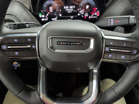 Used 2026 GMC Yukon Denali w/ Sun & Power Step Package AWD/4WD image 11