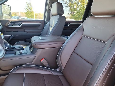 New 2026 GMC Sierra 2500 Denali w/ Denali Reserve Package image 18