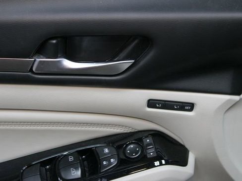 Used 2022 Nissan Altima 2.5 Platinum AWD/4WD image 16