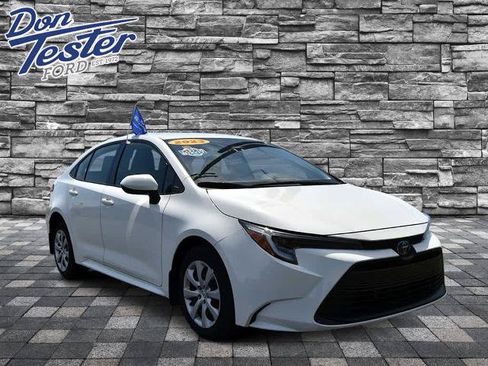 Used 2023 Toyota Corolla LE FWD image 1