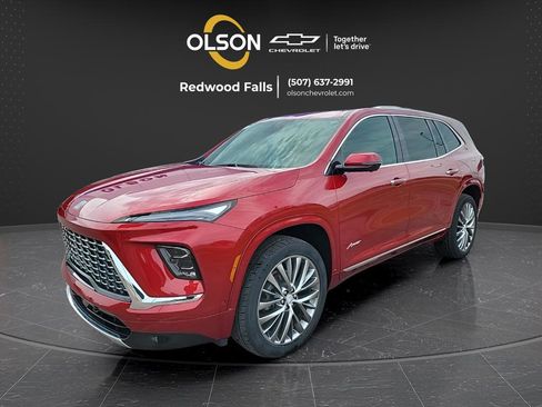 Used 2025 Buick Enclave Avenir image 1