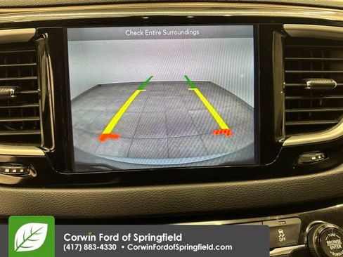 Used 2018 Chrysler Pacifica Touring-L image 25