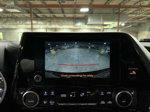 Certified 2024 Toyota Highlander XLE AWD/4WD image 25