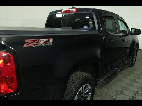 Used 2022 Chevrolet Colorado Z71 AWD/4WD image 19