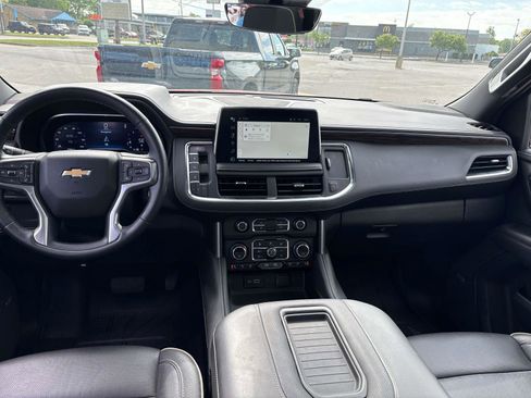 Used 2024 Chevrolet Suburban Premier AWD/4WD image 10
