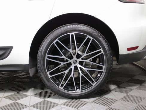 Used 2024 Porsche Macan w/ Premium Plus Package image 41