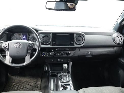 Used 2018 Toyota Tacoma TRD Off-Road AWD/4WD image 23