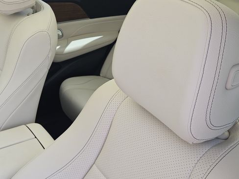 Used 2021 Mercedes-Benz GLE 350 w/ AMG Line Exterior image 8