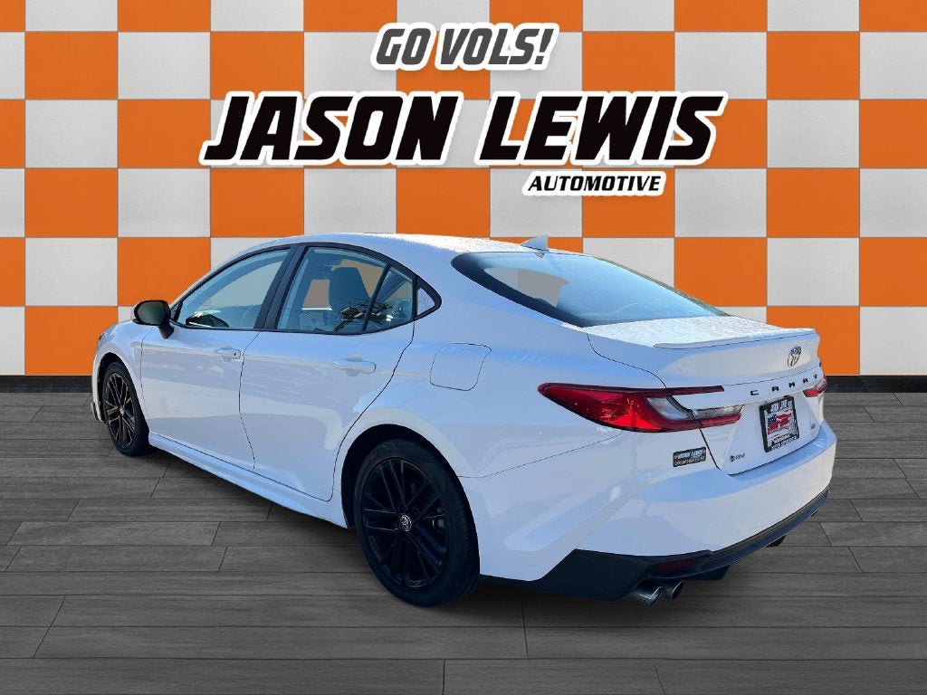 Used 2025 Toyota Camry SE FWD image 5