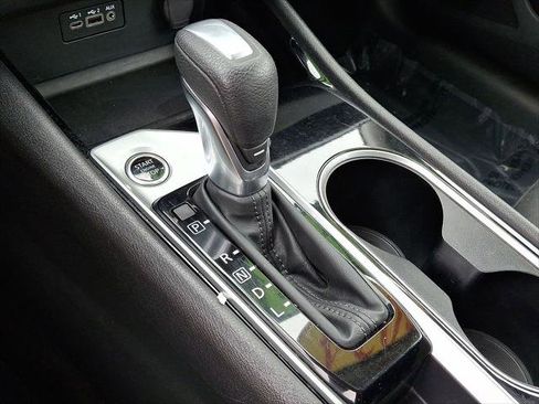 Used 2024 Nissan Altima 2.5 SV image 12