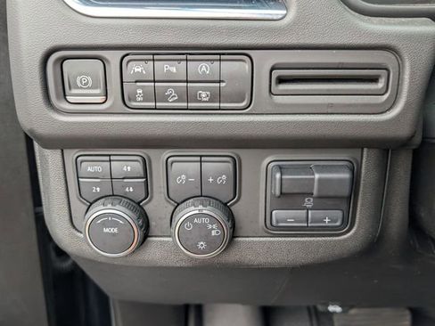 Used 2024 Chevrolet Suburban Z71 w/ Luxury Package image 35