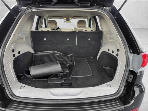 Used 2018 Jeep Grand Cherokee Laredo AWD/4WD image 8