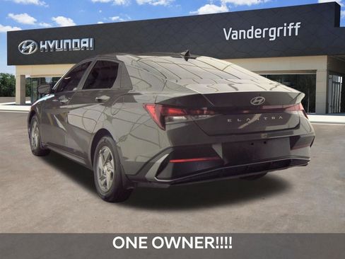 Used 2025 Hyundai Elantra SE FWD image 2