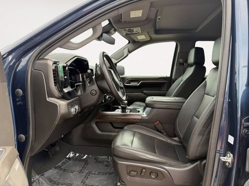 Certified 2022 GMC Sierra 1500 SLT w/ SLT Convenience Package AWD/4WD image 9