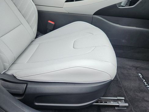 Certified 2024 Hyundai Elantra Limited FWD image 34