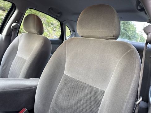 Used 2004 Ford Taurus SES FWD image 14