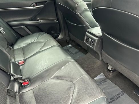 Used 2021 Toyota Camry XLE w/ Navigation Upgrade Package image 18