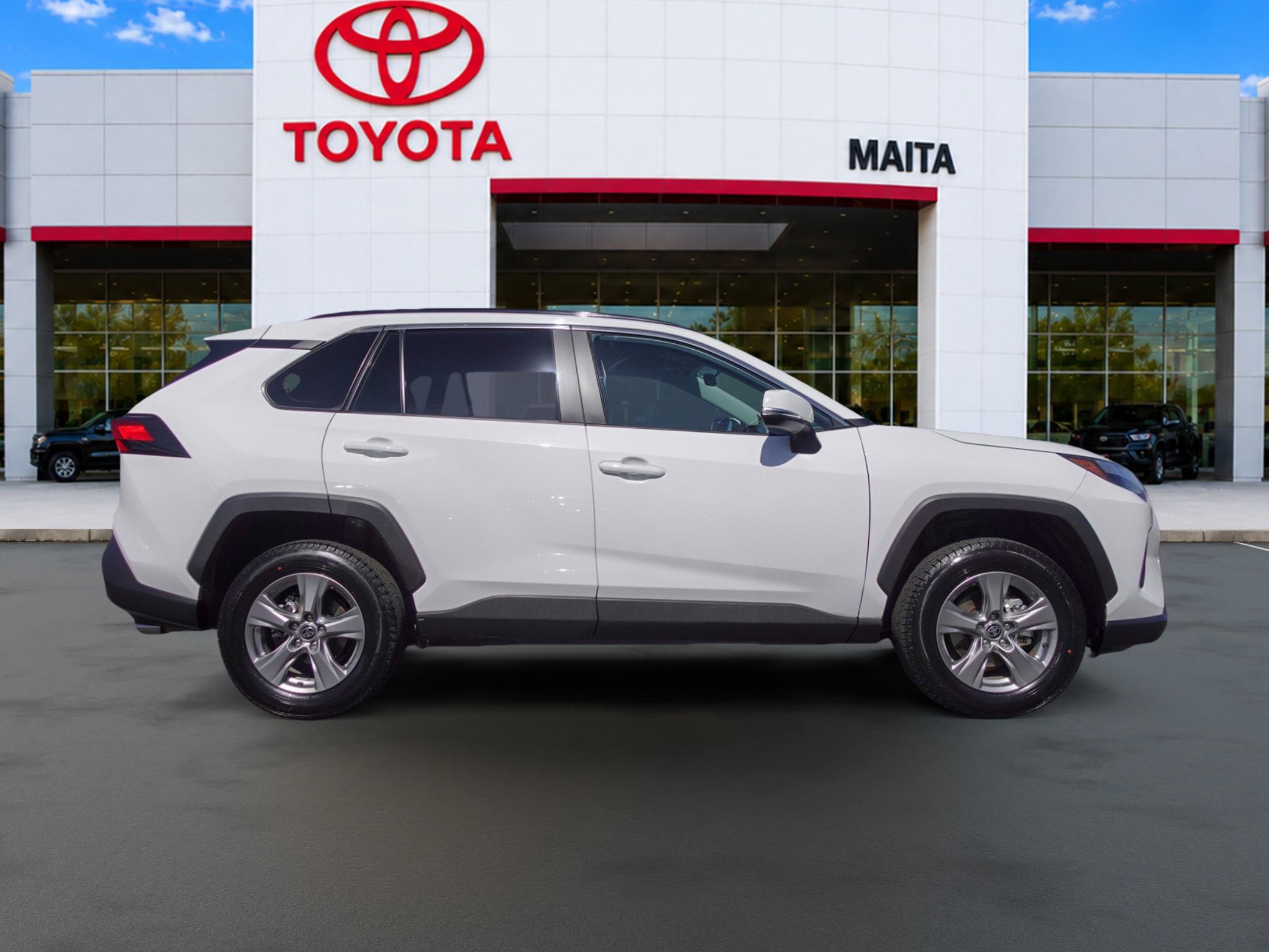 Used 2025 Toyota RAV4 XLE AWD/4WD image 2