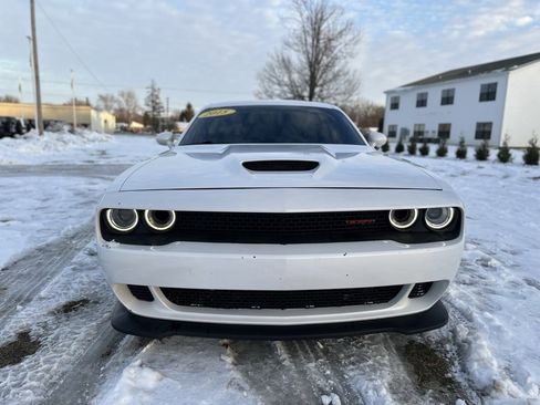 Used 2015 Dodge Challenger SRT w/ Technology Group image 9