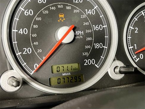 Used 2005 Chrysler Crossfire SRT-6 image 11