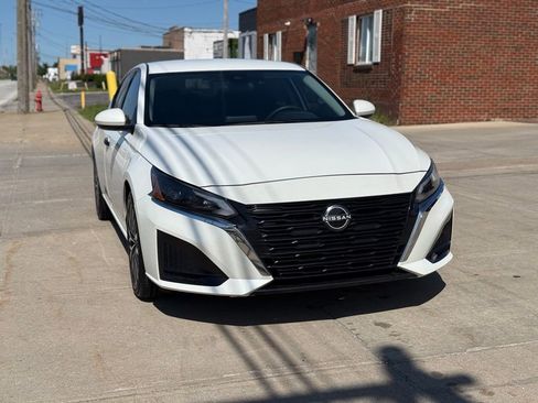 Used 2023 Nissan Altima 2.5 SV FWD image 3