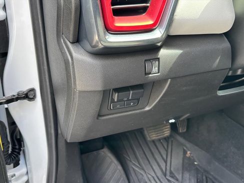 Used 2024 GMC Canyon AT4X AWD/4WD image 8