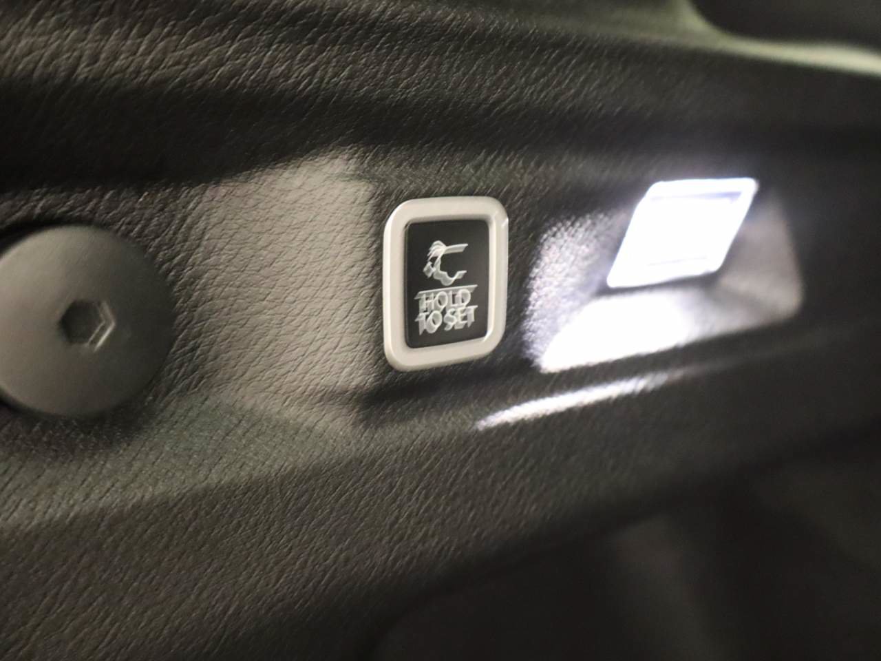 Used 2023 Jeep Grand Cherokee L Laredo AWD/4WD image 18