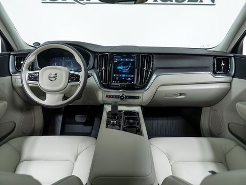 New 2025 Volvo XC60 B5 Core w/ Protection Package Premier image 15