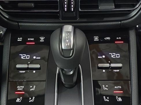 New 2026 Porsche Macan image 19