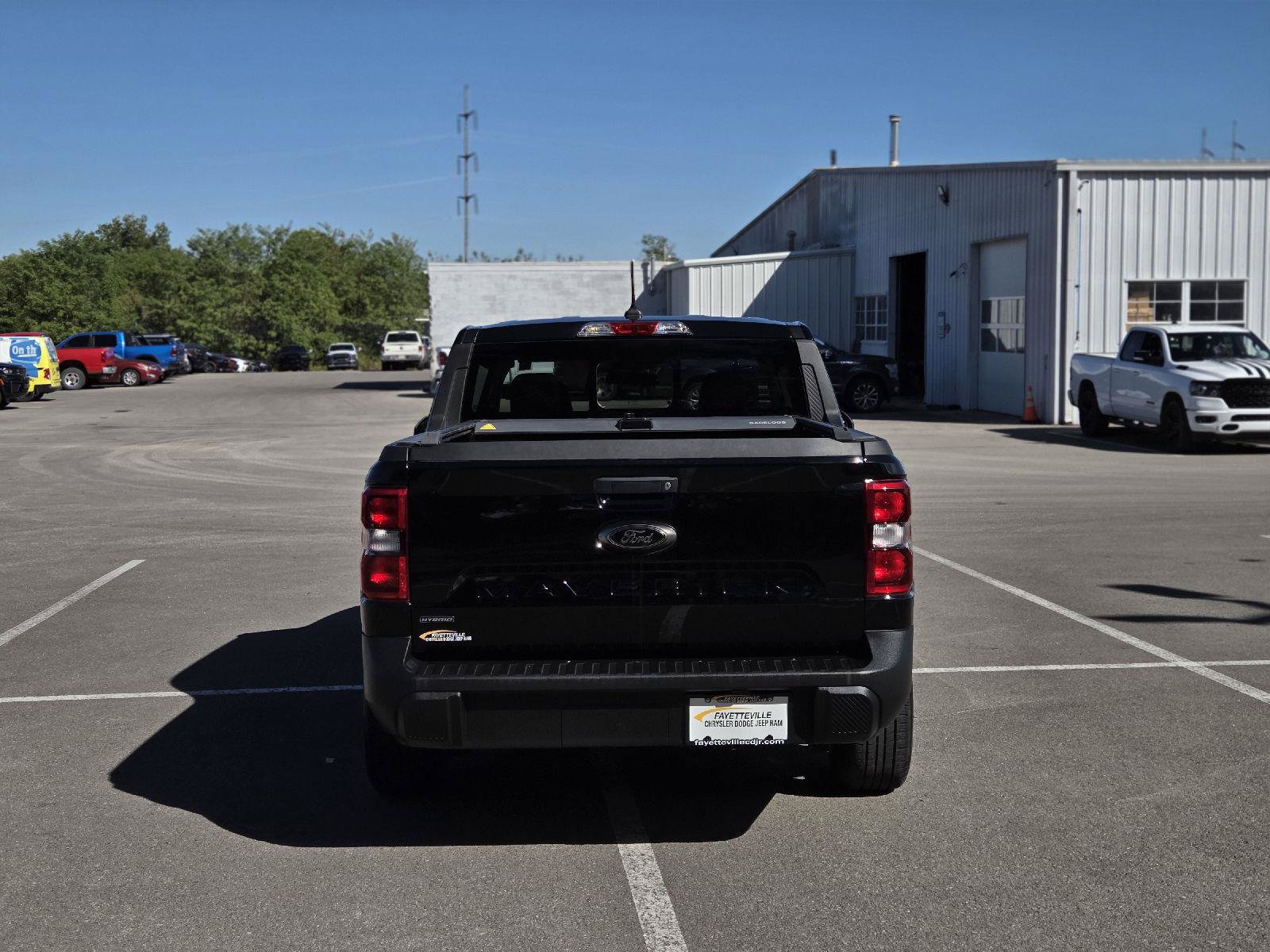 Used 2023 Ford Maverick Lariat w/ Black Appearance Package FWD image 4