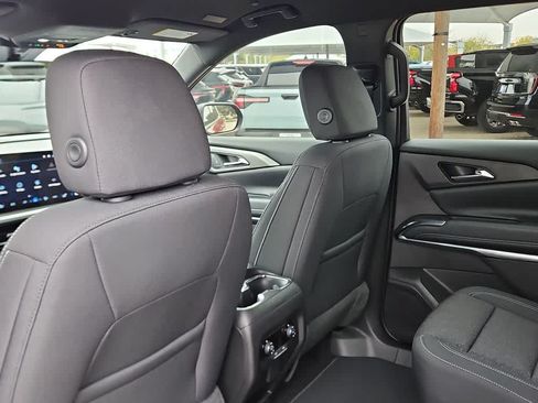Used 2026 Chevrolet Traverse LT w/ Driver Confidence Package FWD image 14
