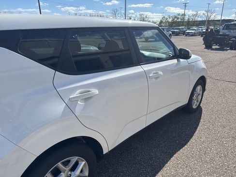 Used 2024 Kia Soul LX w/ Option Group 015 FWD image 10
