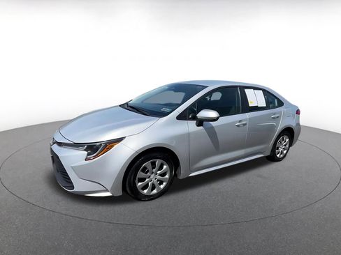 Used 2025 Toyota Corolla LE image 7