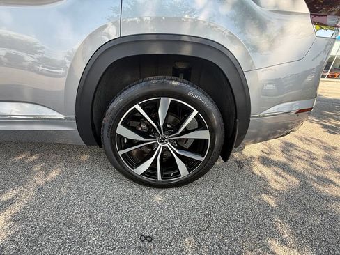Used 2024 Volkswagen Atlas SEL Premium R-Line AWD/4WD image 37