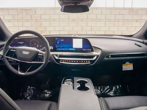 Certified 2025 Cadillac Lyriq Luxury image 14