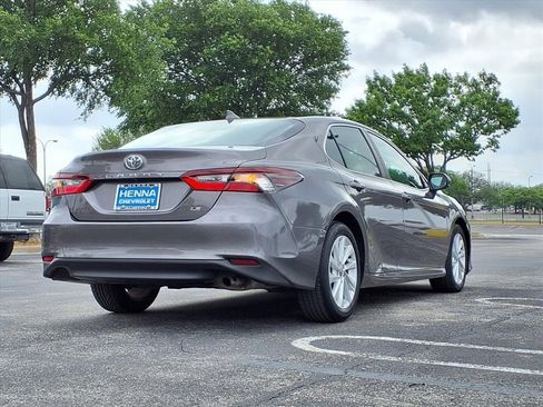 Used 2021 Toyota Camry LE image 6