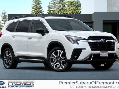 Used 2025 Subaru Ascent Touring AWD/4WD image 1