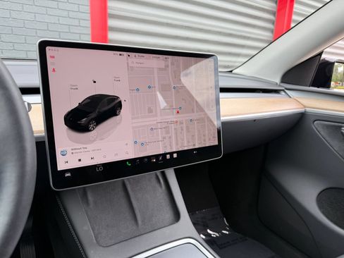 Used 2023 Tesla Model Y AWD image 29