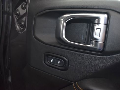 Used 2025 Jeep Wrangler Unlimited Sahara w/ Safety Group AWD/4WD image 23