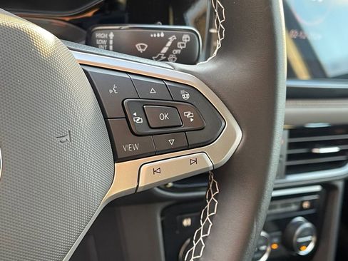 Used 2024 Volkswagen Taos SEL image 19