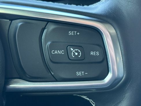 Used 2018 Jeep Wrangler Unlimited Sahara image 30