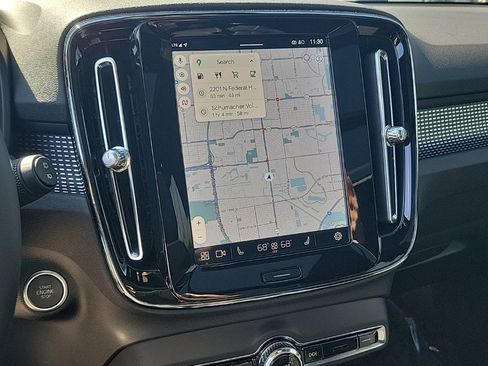 Used 2023 Volvo XC40 B5 Plus image 20