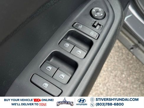 Certified 2025 Hyundai Venue Limited image 23